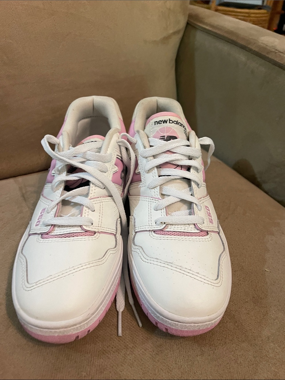 New Balance 550 White/Bubblegum Pink sneakers (Style Code: BBW550BD).W 9 M 71/2
